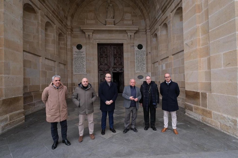 Las autoridades a la entrada de la Catedral en la presentación de Las Edades del Hombre en Zamora
