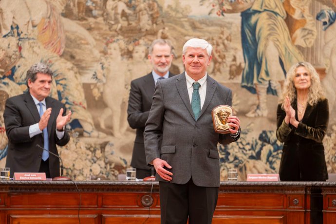 El economista y profesor Roberto Serrano recibe el Premio de Economía Rey de España. 