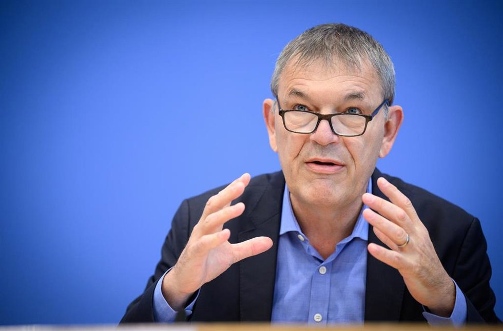Archivo - El comisionado general de la Agencia de Naciones Unidas para los Refugiados de Palestina en Oriente Próximo (UNRWA), Philippe Lazzarini, durante una rueda de prensa en la capital de Alemania, Berlín (archivo)