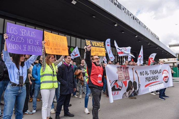 Concentració per la vaga estatal de Renfe