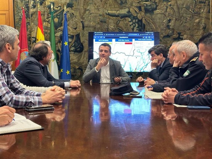 Reunión del comité asesor del Plan de Emergencia Local presidido por el alcalde de Córdoba, José María Bellido.