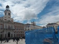 Almeida defiende que su gobierno es "el único que ha peatonalizado Sol y quien va a poner toldos"