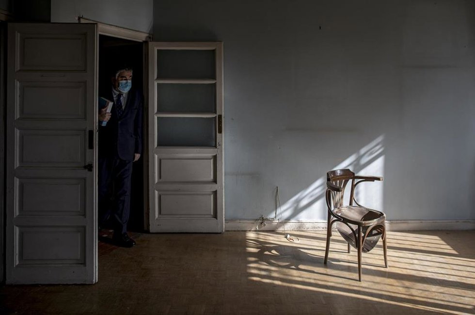 Archivo - El ministro de Cultura, José Manuel Rodríguez Uribes, durante su visita programada a la casa Vicente Aleixandre, en Madrid, (España), a 5 de febrero de 2021.