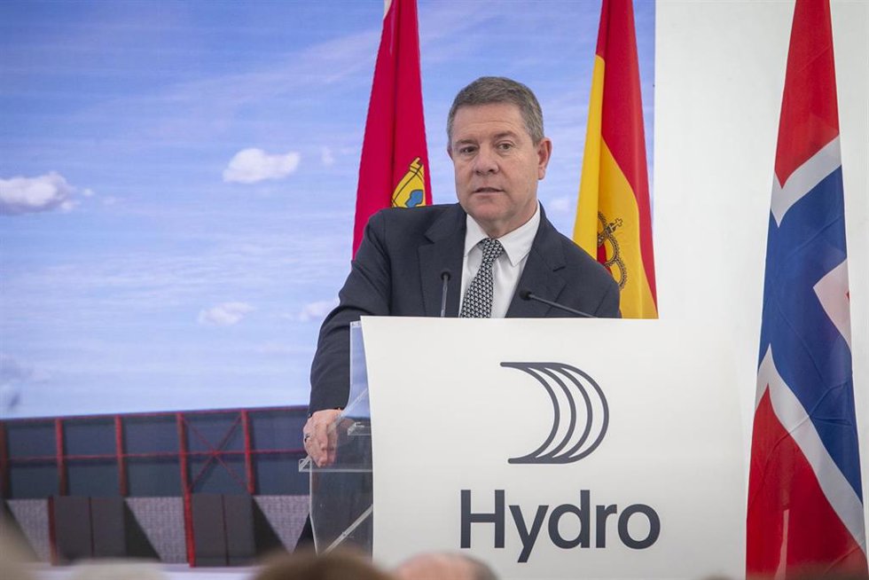 El Presidente De Castilla-La Mancha, Emiliano García-Page, Ha Colocado, En Torija, La Primera Piedra De La Planta Que La Compañía Hydro Proyecta En Esta Localidad.