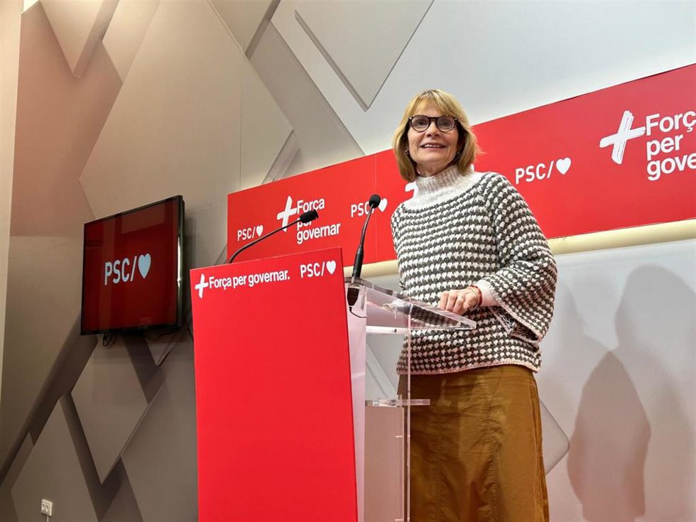 La viceprimera secretaria y portavoz del PSC, Llusa Moret, en una rueda de prensa en la sede del partido
