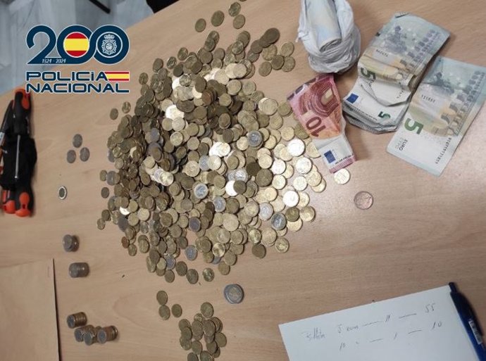 Dinero de cajero y herramientas intervenidos a un detenido por robos en Granada y Málaga