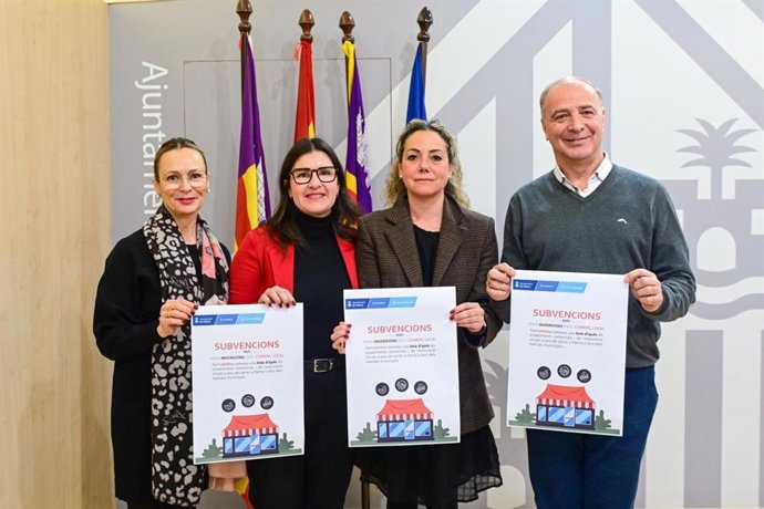 La regidora de Comercio, Restauración y Autónomos, Lupe Ferrer, presenta la convocatoria de ayudas de PalmaActiva.