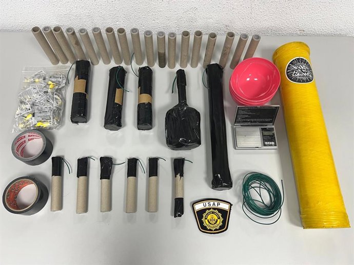 La Policía Local detiene a una persona con material pirotécnico ilegal de elaboración casera