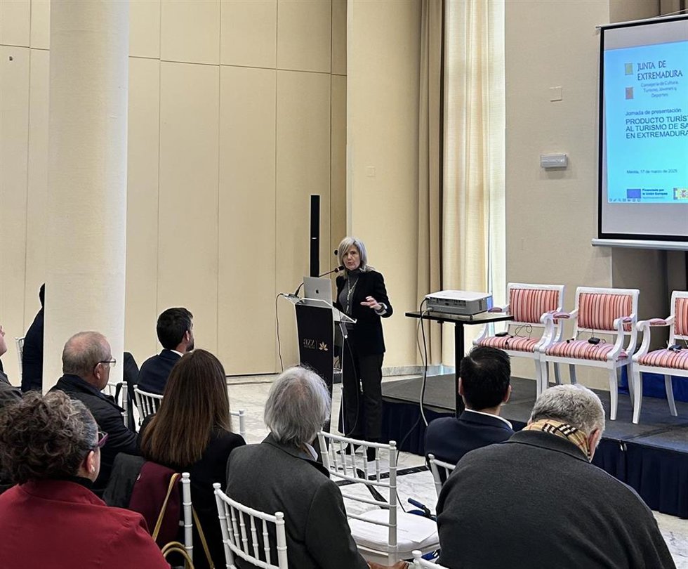La Cultura, Turismo, Jóvenes y Deportes, Victoria Bazaga, en la presentación de la estrategia regional para impulsar el turismo termanl y de bienestar