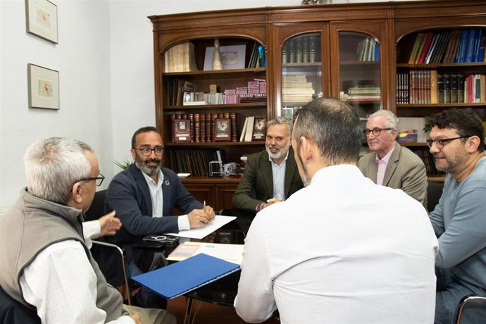 El presidente de la Diputación de CäceresMiguel Ángel Morales, se ha reunido este lunes con el presidente de la Mancomunidad del Valle del Jerte, Julián Elizo, y el alcalde placentino, Fernando Pizarro