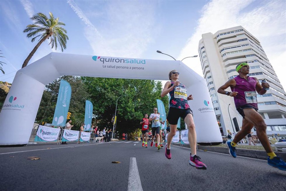 Archivo - Quirónsalud, Proveedor Médico Oficial del TotalEnergies Media Maratón de Málaga 2025.