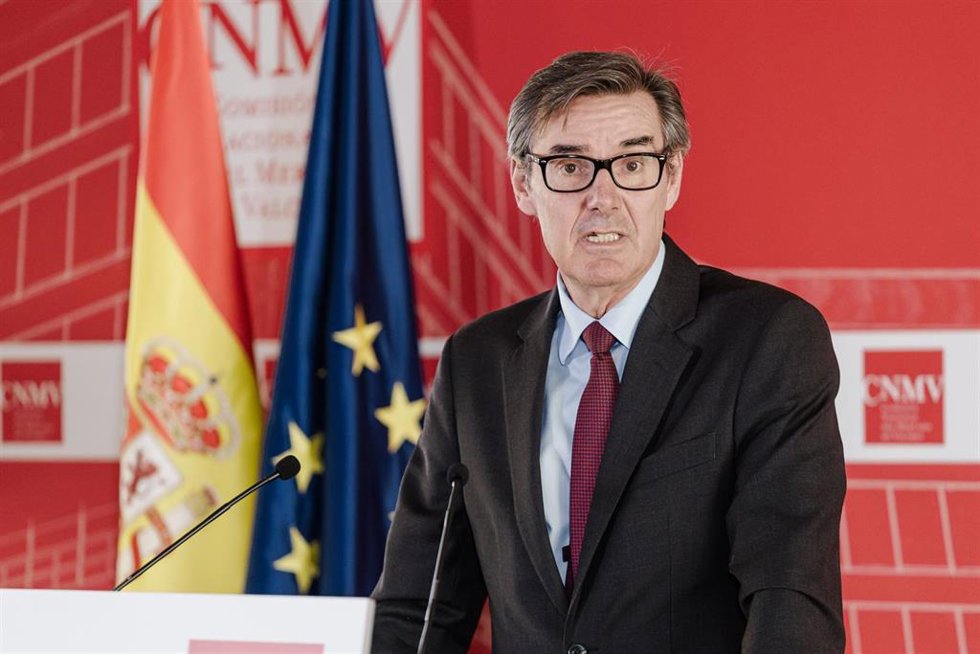 El presidente de la CNMV, Carlos San Basilio, interviene durante la presentación del plan de actividades para 2025, en la sede de la Comisión Nacional del Mercado de Valores (CNMV), a 26 de febrero de 2025, en Madrid (España). 