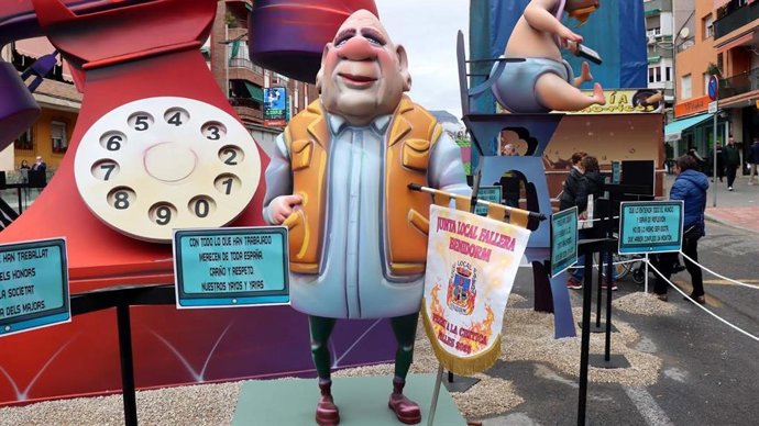 Monumento 'No soy idiota, solo mayor', premio al mejor monumento y a la crítica en las Fallas de Benidorm (Alicante) de 2025.