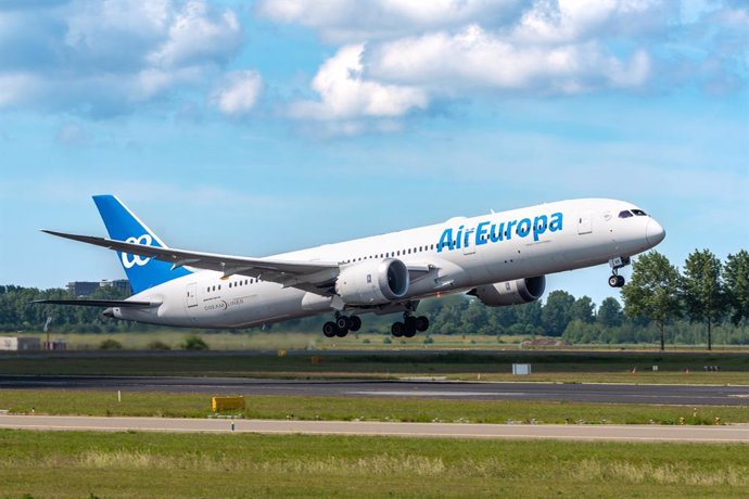 AirEuropa B787 Take off