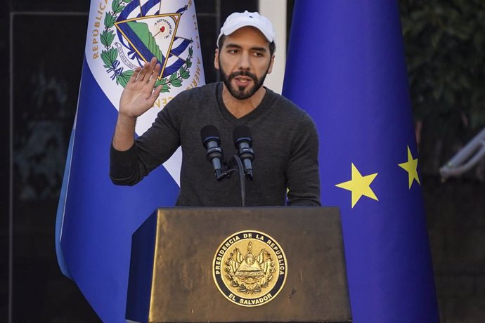 Archivo - 17 January 2023, El Salvador, San Salvador: President of El Salvador Nayib Bukele gestures while speaking during the inauguration of a CUBO community center. Community Centers funded by the United Nations Refugee Agency and the European Union ar