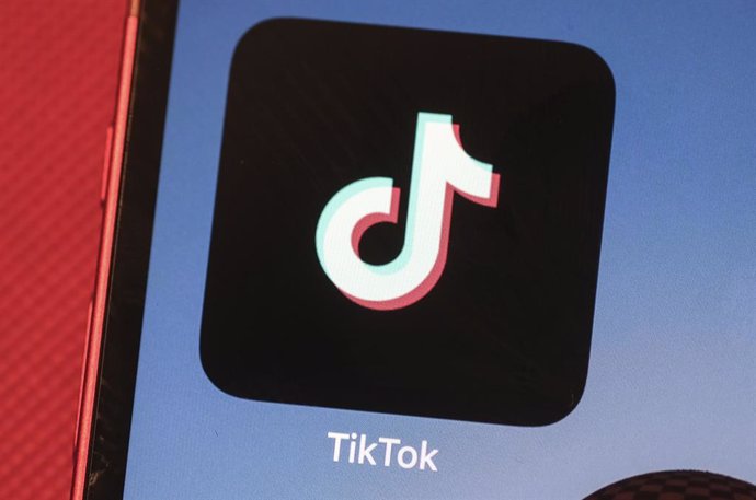 Archivo - FILED - 21 January 2025, Berlin: The Chinese social media app Tiktok is installed on a smartphone. Photo: Jens Kalaene/dpa