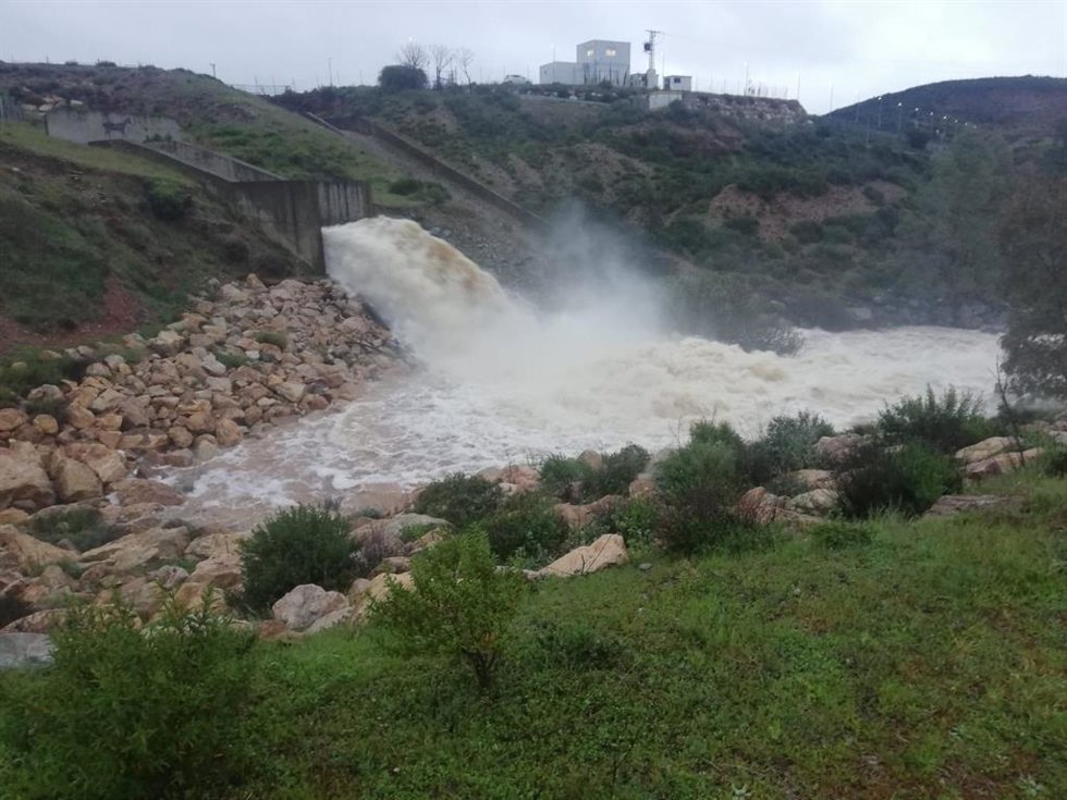 Se intensifica la vigilancia en el embalse del agrio de Aznalcóllar por el rápido ascenso del nivel del agua.