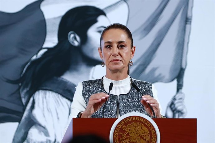 A presidente do México, Claudia Sheinbaum Pardo, falando durante uma conferência informativa em que falou sobre o Sistema Nacional de Educação Artística Formal e Comunitária e sobre a busca de um acordo comercial sobre tarifas até 2 de abril, no Palácio N