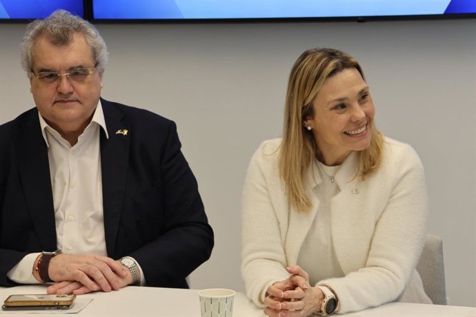 El vicepresidente de Pimec y del área Económica de Servicios, Antoni Torres, junto a la presidenta de Pimec Comerç, Mònica Gregori