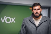 Antelo (Vox): "Lo que hay que hacer con los menas es devolverlos con sus padres"