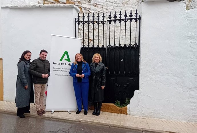 Visita al espacio donde se construirá el centro de día.
