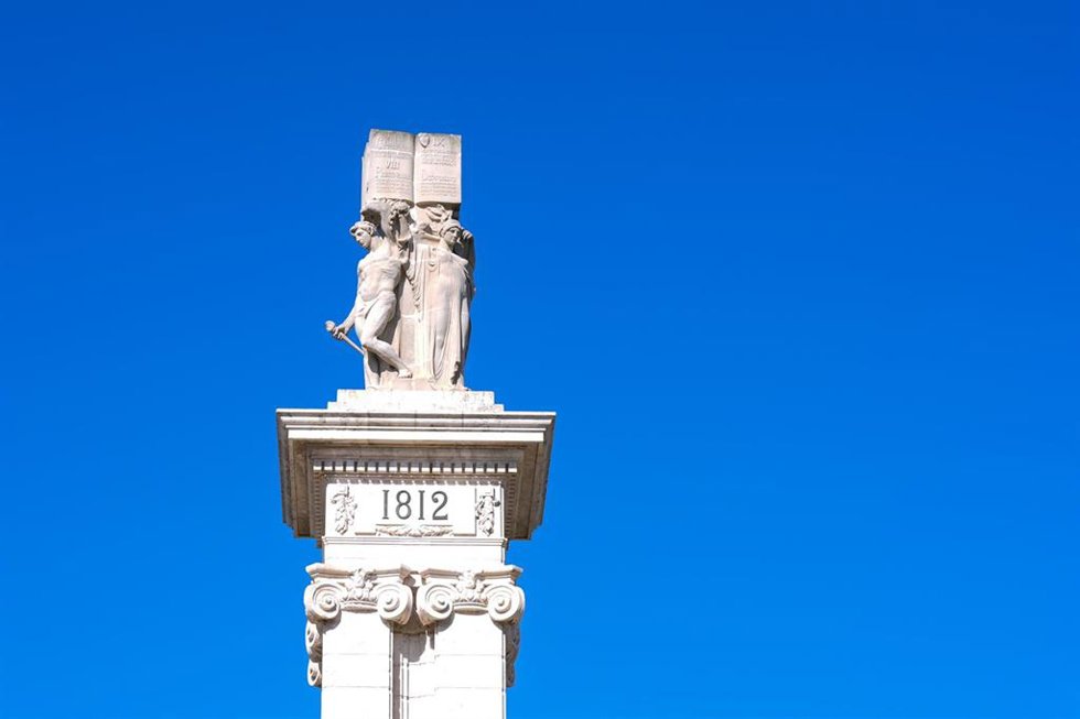 Archivo - Detalle del monumento a 'La Pepa', la Constitución de 1812 en la plaza de España de Cádiz.