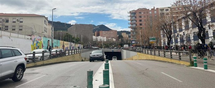 Paso subterráneo que une las avenidas de Andalucía y Ruiz Jiménez.