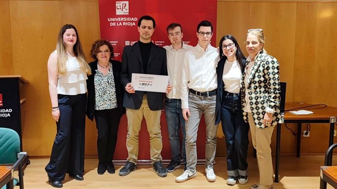 'Los Peripatéticos' Ganan La XII Liga De Debate Universitario Y Representará A La UR En La XV Liga Del G9