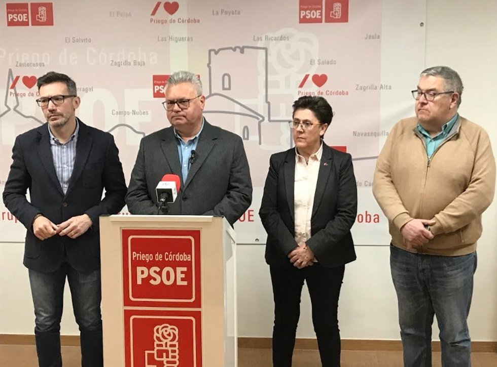 (Desde La Izda.) Romero, Morales, Muñoz Y Musach En La Sede Del PSOE De Priego.