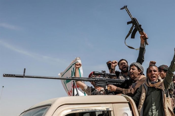 Archivo - Partidarios de los rebeldes hutíes de Yemen en la capital, Saná