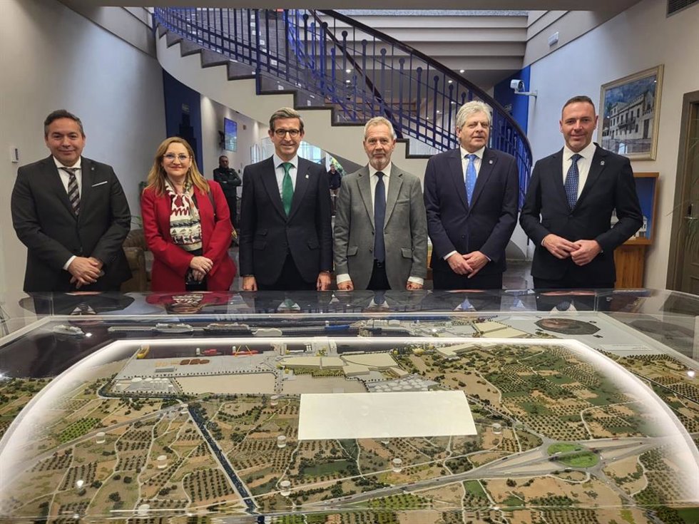 El consejero de Industria, Jorge Paradela, visita el Puerto de Motril