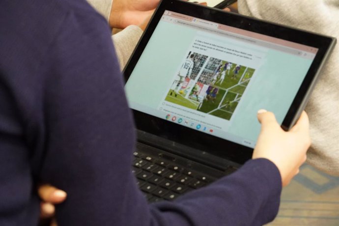 El Col·legi de Periodistes de Catalunya i institucions europees impulsen tallers d'educació mediàtica per a joves
