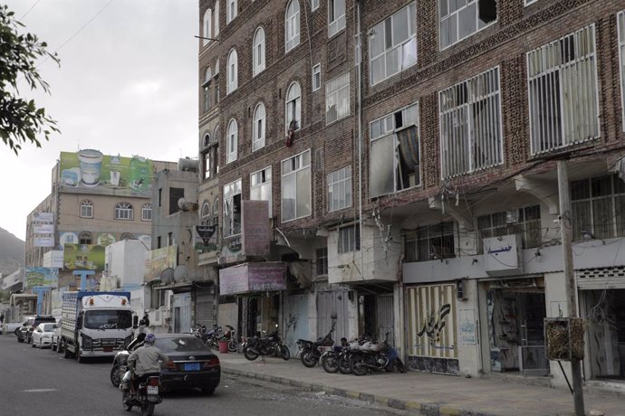 16 March 2025, Yemen, Sanaa: A general view of a building with shattered windows after US airstrikes in Sanaa. US President Donald Trump ordered massive attacks on Saturday on the Houthis in several Yemeni provinces including Sana'a and the militia's stro