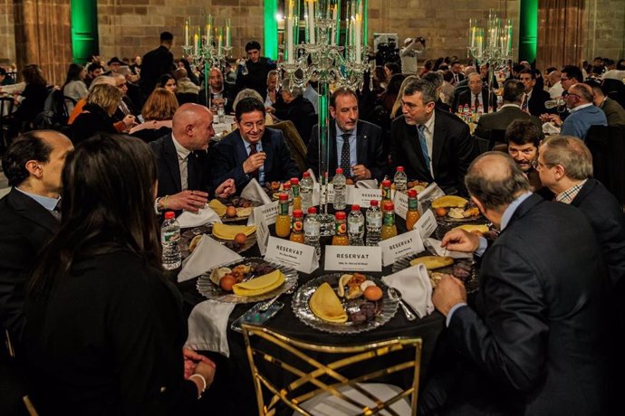 D'esquerra a dreta, Carlos Prieto, Mohammed Chaib, Ramon Espadaler, Mohamed El Ghaidouni i Albert Batlle, entre altres autoritats que han acudit a l'acte