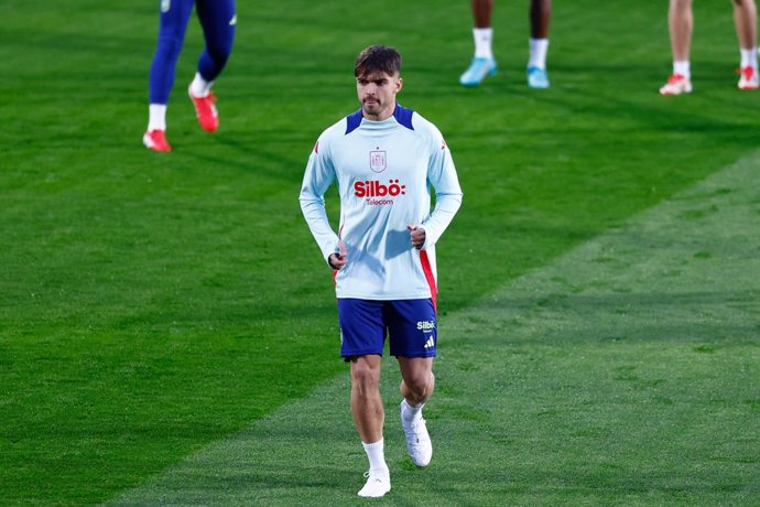 Raul Asencio of Real Madrid warms up during the training session of Spain Team ahead of the UEFA Nations League match against the Netherlands at Ciudad del Futbol on March 17, 2025, in Las Rozas, Madrid, Spain.