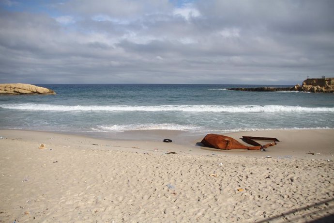 Archivo - February 8, 2025, Monastir, Tunisia, Monastir, Tunisia: The remains of the boats used by migrants to cross the Mediterranean and reach Europe are scattered along the port of Monastir in the governorate of  in Monastir Tunisia, on February 08, 20