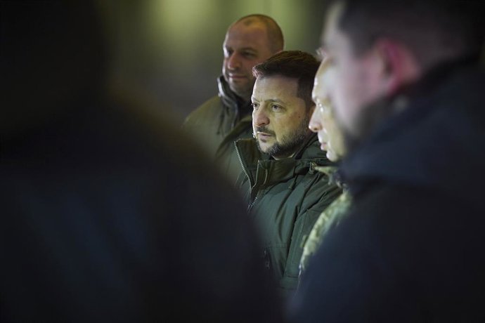Archivo - Arquivo - 6 de dezembro de 2024, Kiev, Oblast de Kiev, Ucrânia: O presidente ucraniano, Volodymyr Zelenskyy, participa da cerimônia de entrega do primeiro lote de drones de mísseis de longo alcance Peklo produzidos localmente, em 6 de dezembro d