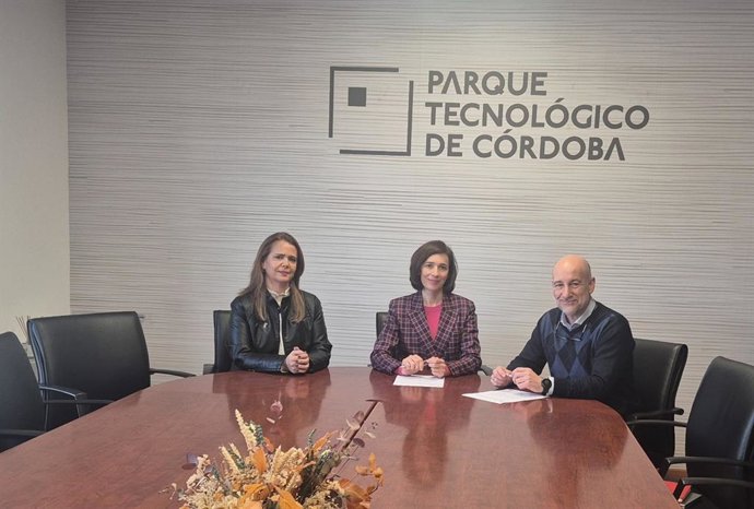 (Desde La Izda.) La Codirectora De Labme Innovación Social, Sol Barbado; La Directora Del Parque Tecnológico De Córdoba, Eva Pozo, Y El Codirector De LABME Innovación Social, José Luis Muñoz.