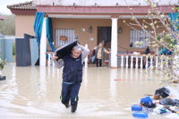 Desalojos en cinco parcelaciones de Córdoba por la crecida del Guadalquivir, en aviso rojo