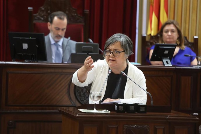 Archivo - La diputada de Unidas Podemos en el Parlament balear, Cristina Gómez.