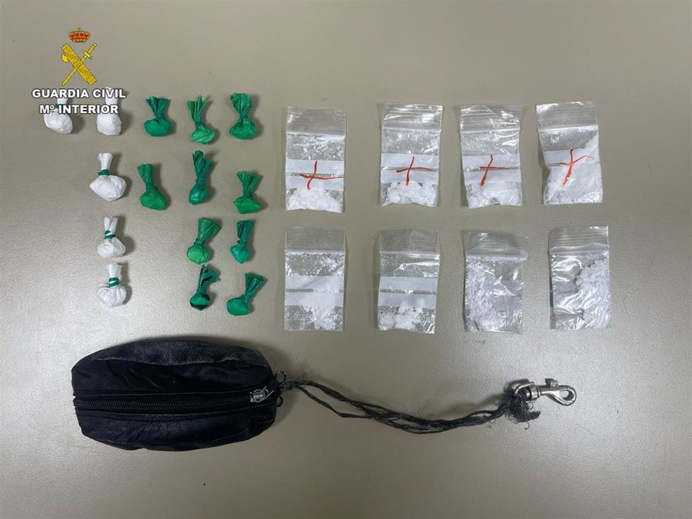 La Guardia Civil detiene en Sigüenza a una persona por tráfico de drogas.