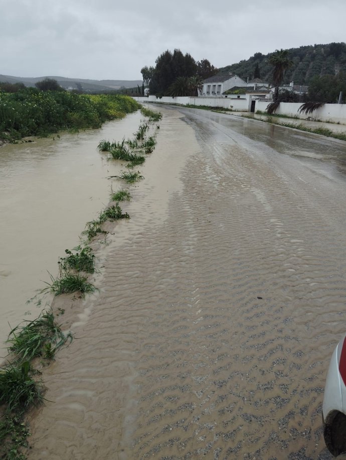 Una carretera afectada por las lluvias en una imagen de archivo.