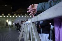 El Papa pide "desarmar la Tierra" en una carta enviada desde el hospital: "La guerra parece aún más absurda"