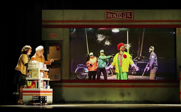 Archivo - El Miguel Delibes presenta este sábado el espectáculo de teatro contemporáneo 'Escupir al cielo', de Azar Teatro.