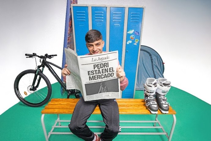 El futbolista español del FC Barcelona Pedri en una campaña publicitaria con Decathlon