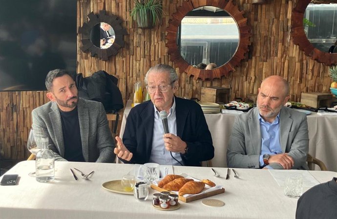 (I-D) El Director Del Salón Náutico, Josep Antoni Llopart; El Presidente, Luis Conde, Y El Director General De La Asociación Nacional De Empresas Náuticas (Anen), Jordi Carrasco.