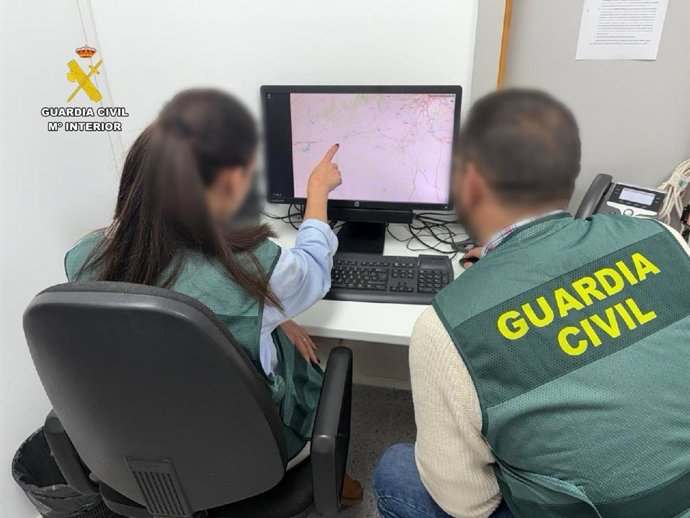 Agentes de la Guardia Civil durante la investigación de la operación 'Títeres'.