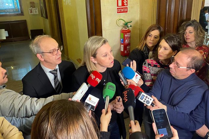 La vicepresidenta de la Junta de Castilla y León y Consejera de Familia e Igualdad de Oportunidades, Isabel Blanco, atiende a los medios en el marco de las IV Jornadas de Igualdad que se han desarrollado en el Casino de Salamanca