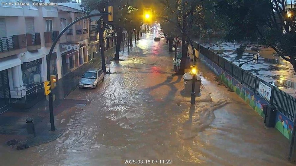 Calles inundadas en la zona de Campanillas en Málaga capital