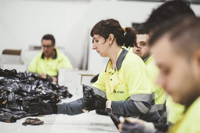 Archivo - Empleados de UNEI.